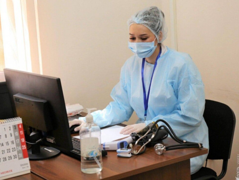 Токаев поддержал предложение депутатов об ужесточении наказания за избиение медиков