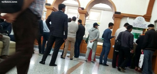 В условиях экономического кризиса люди борются за свои деньги