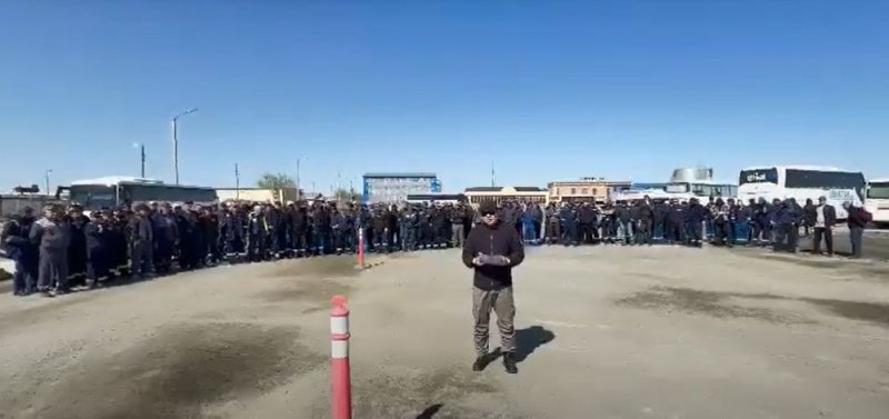 Казахстан: Работники на Тенгизе требуют повышения зарплаты