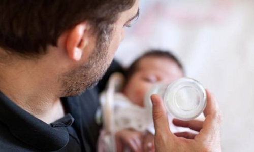 За признание и поддержку роли отцов в уходе за детьми